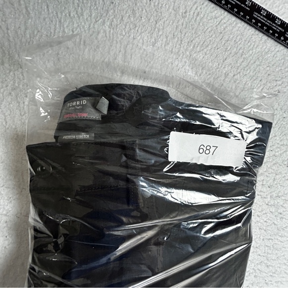 Torrid size 20R Black Jeans Bombshell Skinny Premium Stretch (687) - Picture 15 of 15